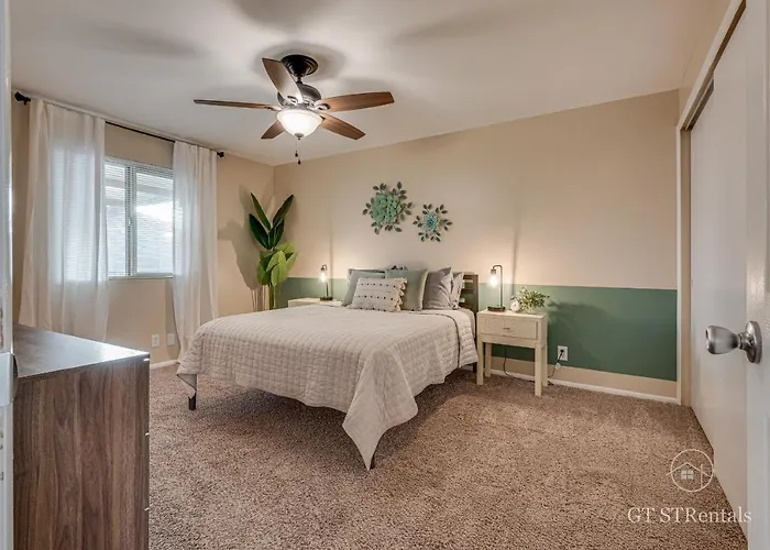 A Wave From It All - Pet & Family Friendly With Beautiful Views! *
